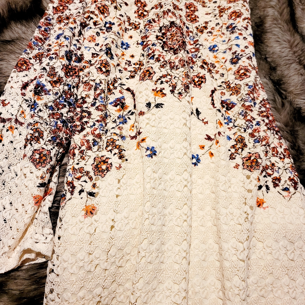 Xhilaration Cream Floral Lace Dress